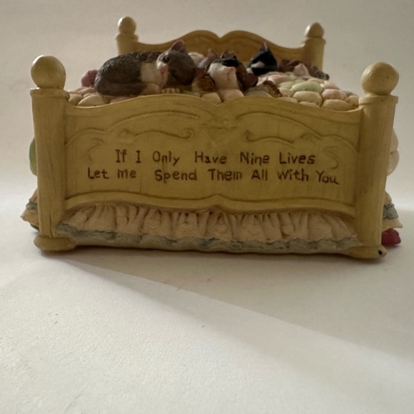 San Francisco Music Box Company “Love Makes The World Go Round” Music Box - Picture 4 of 7